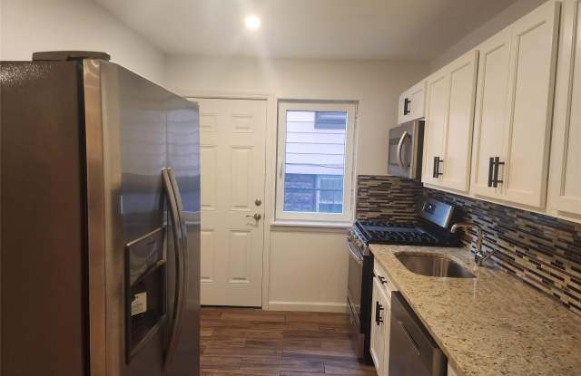 79-56 77 Avenue - 79-56 77th Avenue, Queens, NY 11385