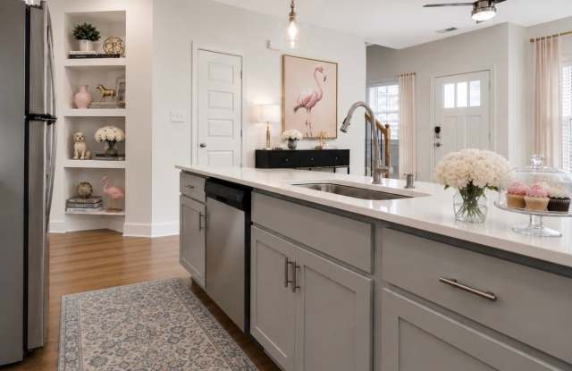 Self-Tour this home with the Rently Tours App! Gallery 4