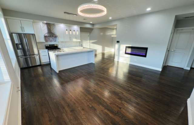 7427 W Addison St photos photos