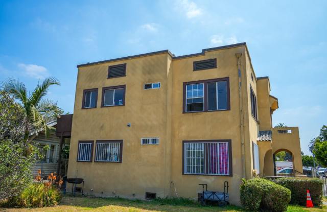 1353 W 49th Street photos photos