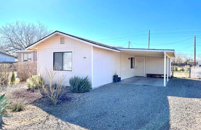 Nice 2 Bedroom Home with Large Yard and Carport! *HOME IS CURRENTLY OCCUPIED, PLEASE DO NOT APPROACH THE HOME* photos photos
