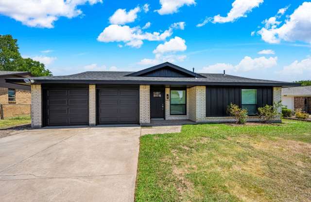 408 SW 71st - HOT New Listing! Gallery 1