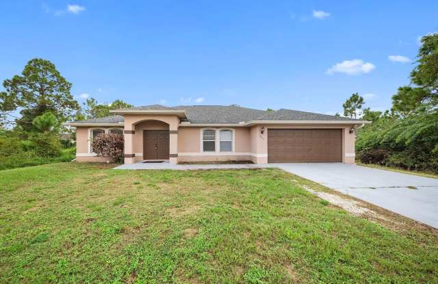 Newly remodeled kitchen 3 bedrooms 2 bathroom home in Lehigh Acres Gallery 1