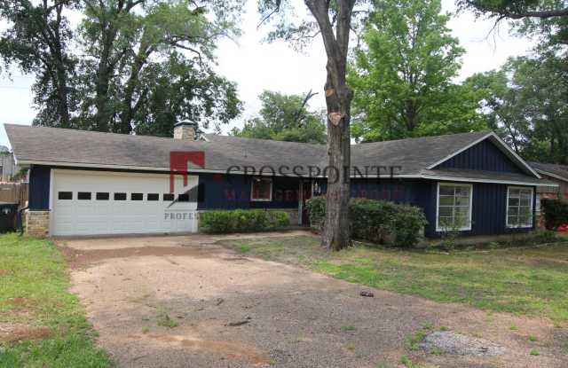 COMING SOON! 3 Bed 2 Bath Home in South Tyler! Tour Today! photos photos