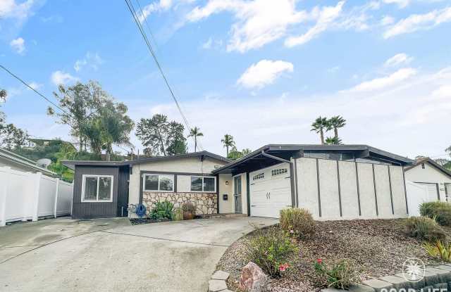 Beautiful 3B/2BA House w/ Garage, Washer/Dryer, and Bonus Room! - 4959 Chateau Drive, San Diego, CA 92117