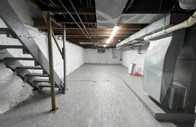 Updated 2BR Townhouse now available! Gallery 4