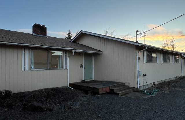 1866 1/4 5th St 2 - 1866 1/4 5th Street, Springfield, OR 97477