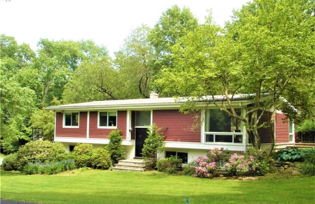 4 Split Timber Place - 4 Split Timber Place, Riverside, CT 06878