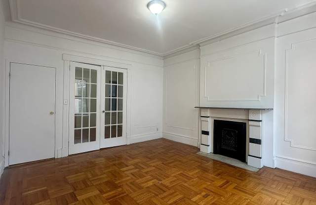 309 W 54th St Apt 3A Gallery 2