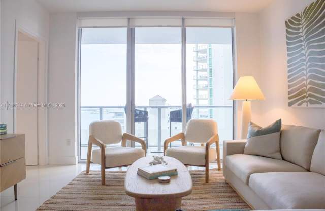 1300 Brickell Bay Dr photos photos