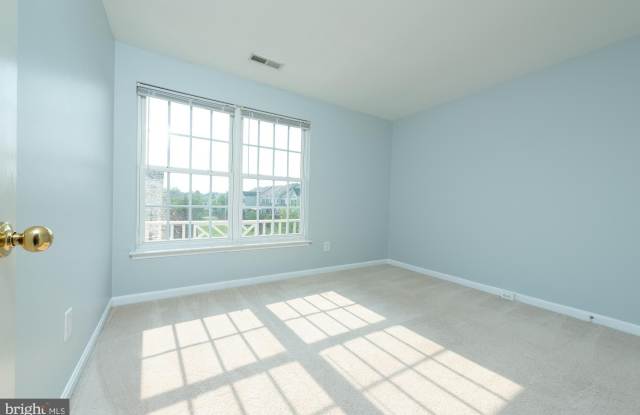 42724 ROLLING ROCK SQUARE photos photos