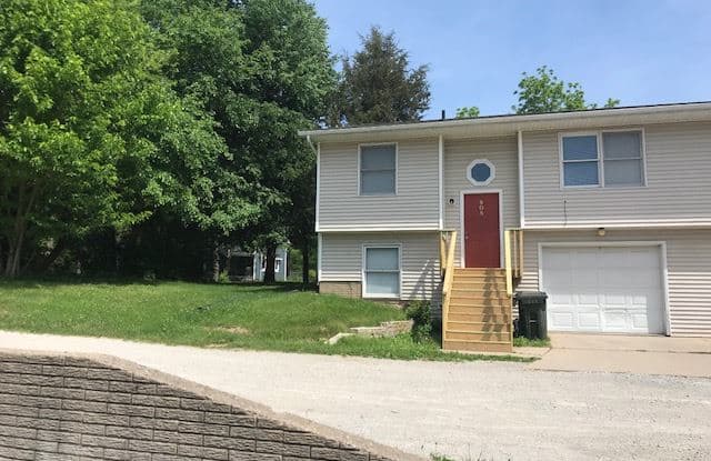 908 N Dodge St - 908 North Dodge Street, Iowa City, IA 52245