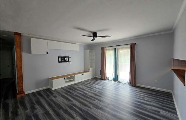 2212 Woodland Terrace Gallery 2