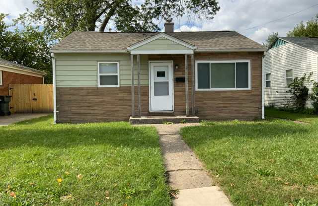 Charming 2-Bedroom, 1-Bathroom Home with Large Yard – 2013 S Olive St, South Bend, IN 46613 – $1,150/Month | Now Accepting Section 8 photos photos
