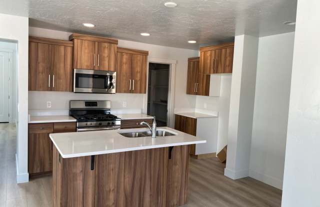 3131 E Sky Rim Way Gallery 2
