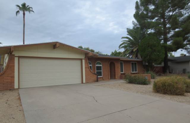 4043 E. Cholla St. Gallery 2
