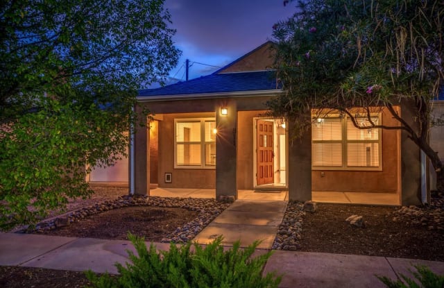 811 7th Street NW - 811 7th Street Northwest, Albuquerque, NM 87102 811 7th Street NW - 811 7th Street Northwest, Albuquerque, NM 87102