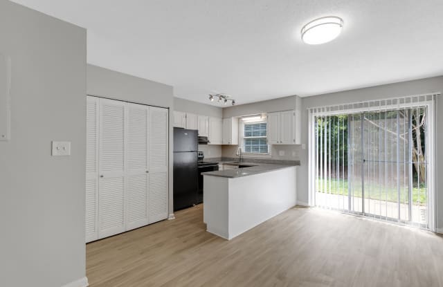 Williamsburg Manor photos photos