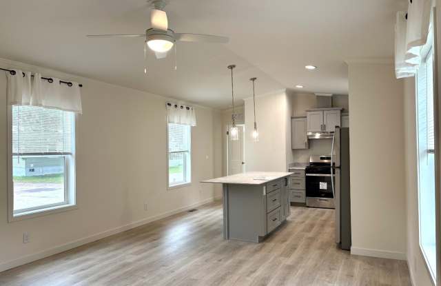 401 Lilly Ln. Gallery 2
