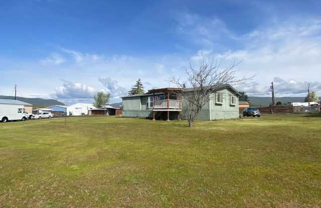 Updated 3 bedroom 2 bath home in Dallesport. - 405 Muriel Drive, Dallesport, WA 98617