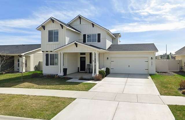 Welcome to this charming 3 bed 2.5 bath home with access to a community pool, just off Deer Flat and Linder Rd. - 1201 East Trophy Street, Ada County, ID 83634