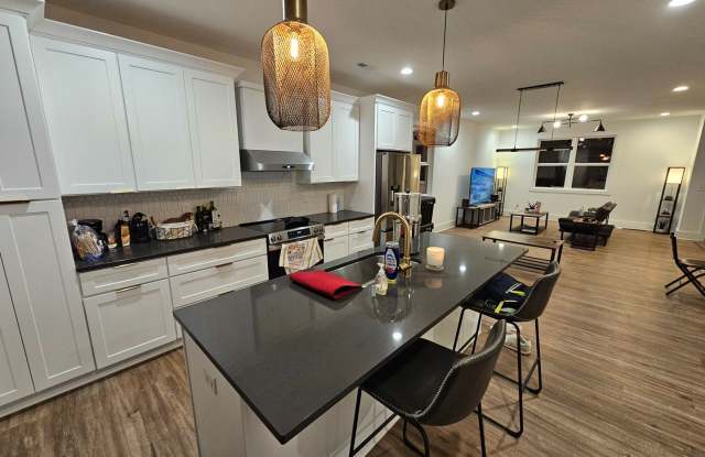 Room in 3 Bedroom Home at Donna Ave photos photos