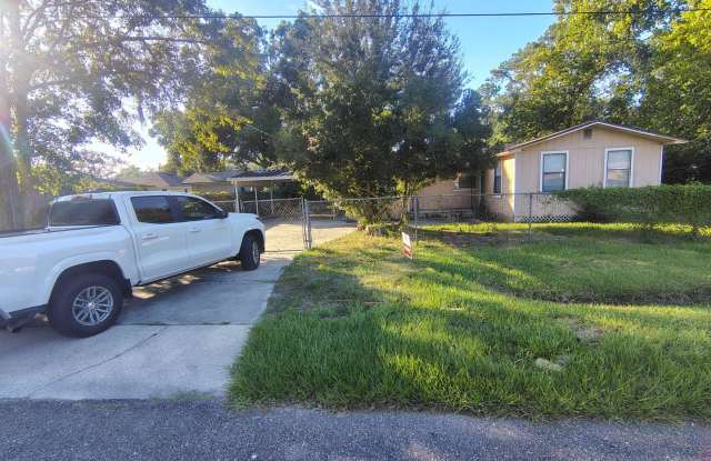 Fully Renovated 4/2 -Single Family Available for Immediate Rent! photos photos