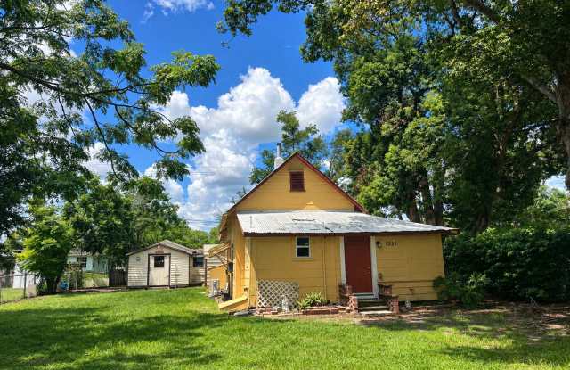 GORGEOUS 3BR/2BA Near Downtown w/ Garage & 3 Carports! photos photos