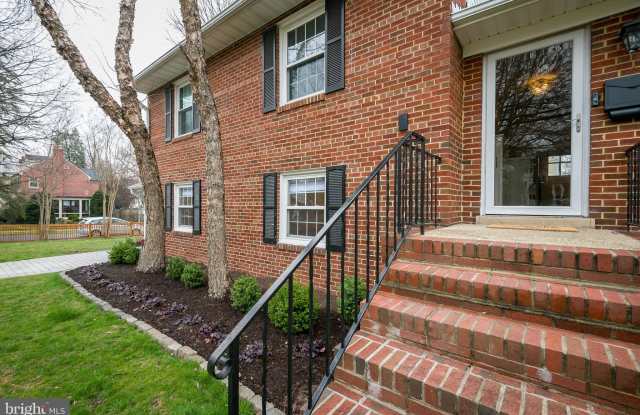 407 RUSSELL ROAD - 407 Russell Road, Alexandria, VA 22301