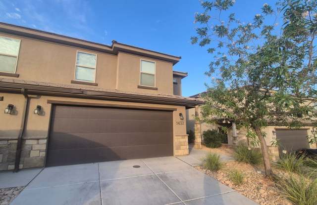Spacious Townhome for Rent – Prime Location! photos photos