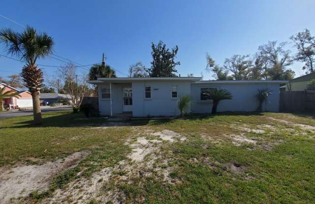 St. Andrews Charmer! 5 BR/2BA Home Gallery 1