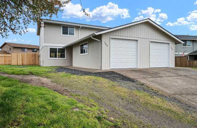 Newly Remodeled 2-Bedroom, 1.5-Bath Duplex In Springfield! photos photos