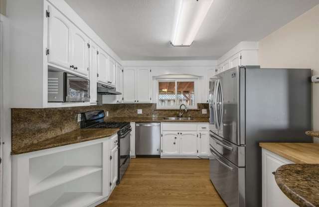 Spacious 3 bed 2 bath home in Mt. Carmel photos photos