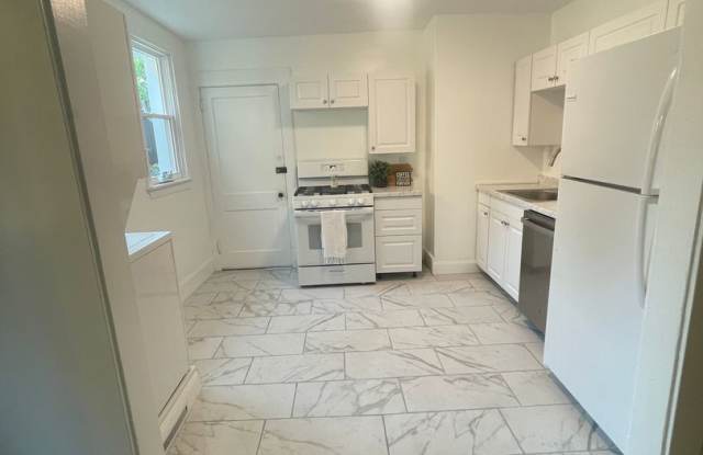 2 Bed/1Bath, AC, Parking in Pittsburgh Gallery 3