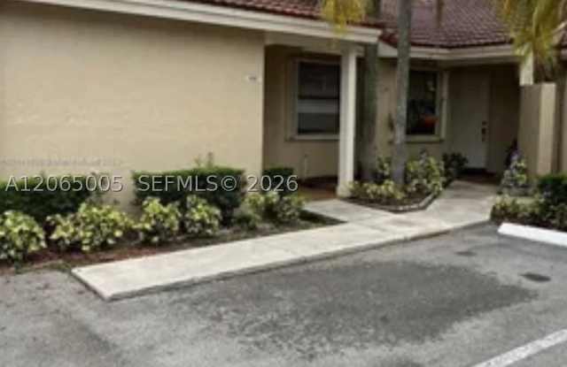 6547 NW 170th Ter Gallery 2