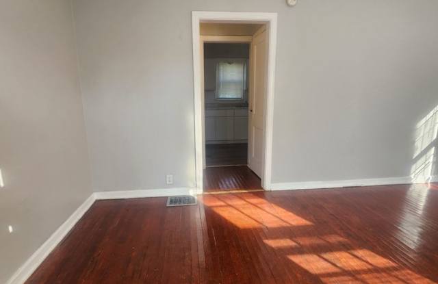 Newly Remolded Spacious Two Bedroom Single Family Near 38th and Sherman Gallery 4