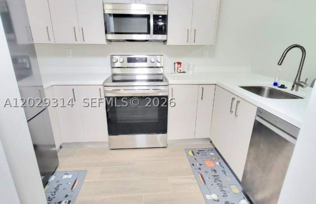 15495 Miami Lakeway N Gallery 2