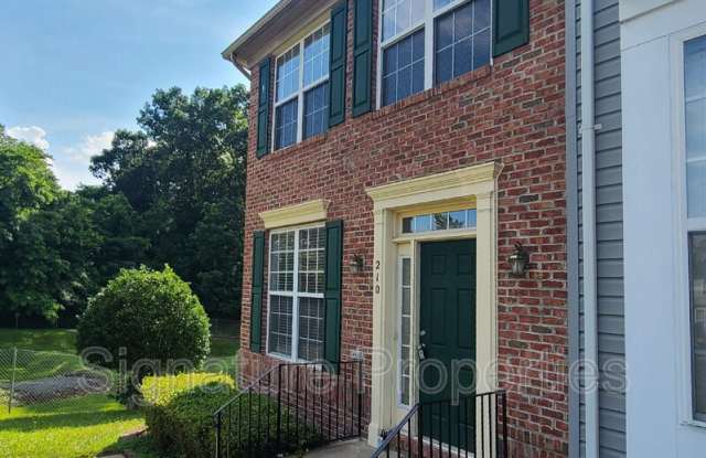 210 Hillside Ct Gallery 3