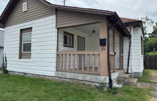 Butler-Tarkington 2 Bed 1 Bath with Central Air Gallery 1
