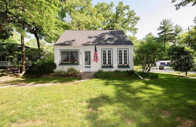 2 bedroom House On Campus (Available for 3 People) - 212 Oak Lane, West Lafayette, IN 47906