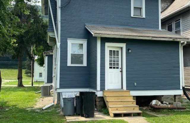 548 Woodlawn Avenue Gallery 1