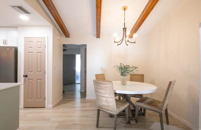 19 Hollyhock Court Gallery 3