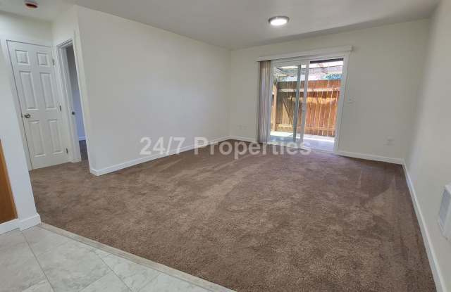 Updated 1 BD | 1 BA Apartment - Sandy Gallery 3