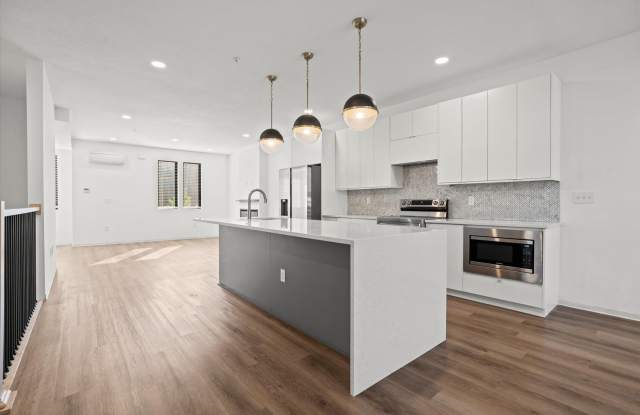 Beautiful 2-Bed/2.5 Bath Townhome in Downtown Shawnee! photos photos