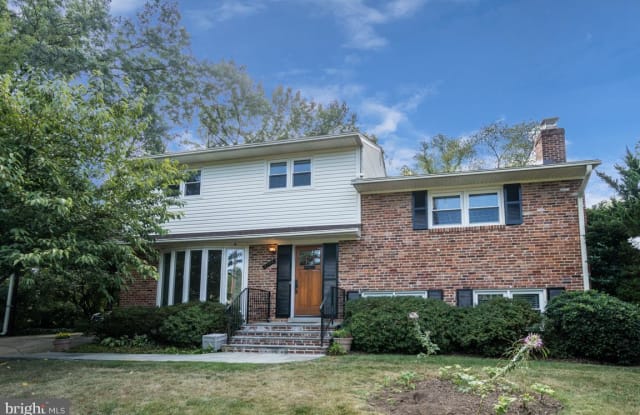2765 S IVES STREET - 2765 South Ives Street, Arlington, VA 22202