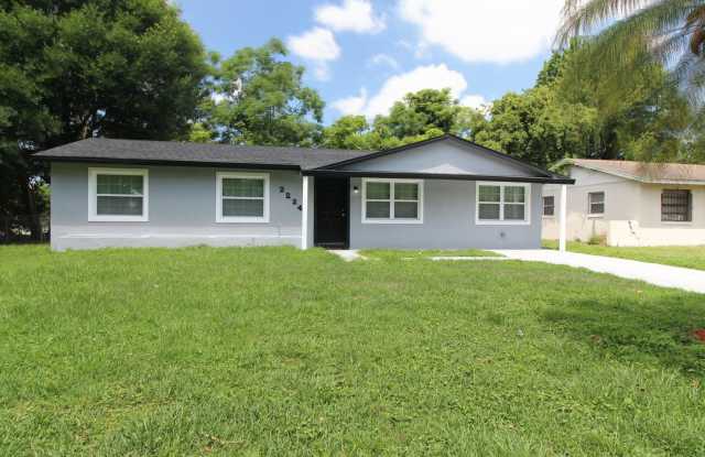 2224 LA Due Ct Orlando, FL 32811 - Available August 2026. photos photos