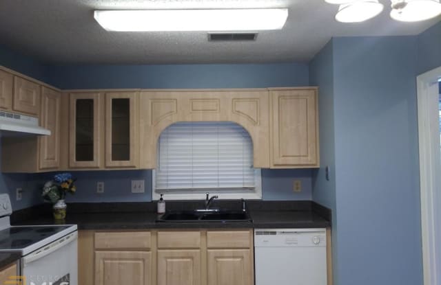 5027 Bell Dr - 5027 Bell Dr, Smyrna, GA 30080