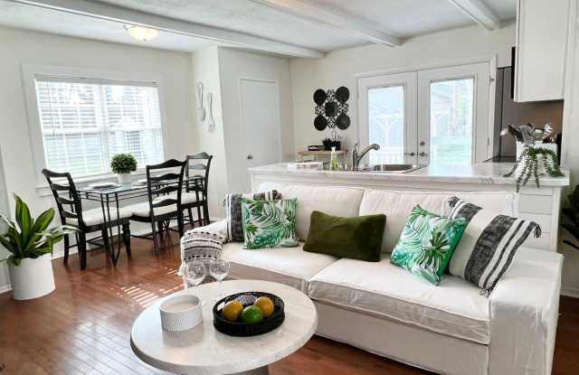 Sparkling Highlands 2 King 1.5 BA close to 264, hospitals, downtown photos photos