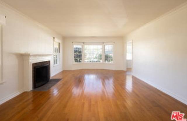 548 El Medio Avenue Gallery 2