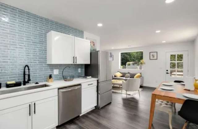 Gorgeous 3 bed/2 bath in 30310! photos photos